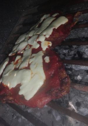 Una foto de Tapa de pecho asada con leña