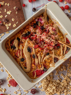 Una foto de Avena horneada de frutos rojos