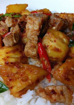 รูปของ ผัดพริกแกงสับปะรดกับหมูสามชั้น