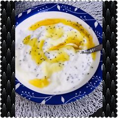 A picture of Honey yoghurt.