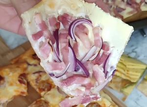 Una foto de CONOCES LAS FLAMMKUCHEN 🇩🇪 O TARTE FLAMBÉE 🇨🇵 ⁉️