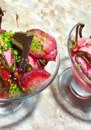 صورة لوصفة ايس كريم فراوله اممم 😋 بنة مثل محلات