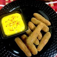 A picture of Mango flavoured Chicken fingers with mango dip.