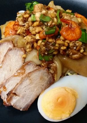 รูปของ เส้นใหญ่หมูแดง
