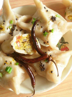 A picture of Steamed lentil rice dumpling.