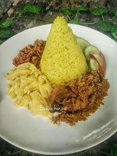 Foto resep Nasi kuning rice cooker