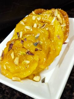 केसर जलेबी(kesar jalebi recipe in hindi) रेसिपी मुख्य फोटो