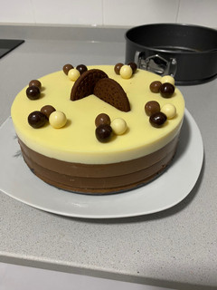 Una foto de Tarta tres chocolates