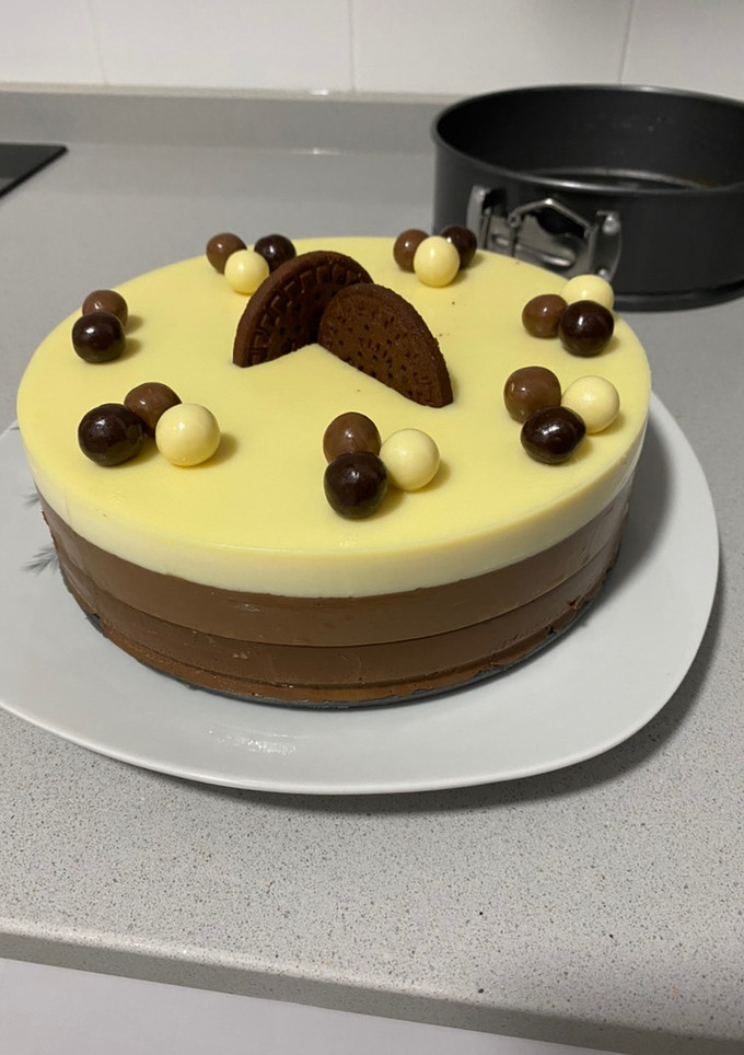 Una foto de Tarta tres chocolates