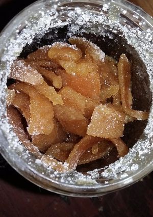 Una foto de Cáscaras de naranja confitadas