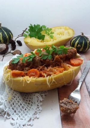 Une photo de Courge spaghetti et boulettes