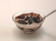 一張仙草茶的照片