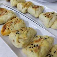 A picture of Stuffed chicken buns without oven.