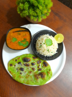 હરિયાલી નાન (Hariyali Naan Recipe In Gujarati) રેસીપી મુખ્ય ફોટો