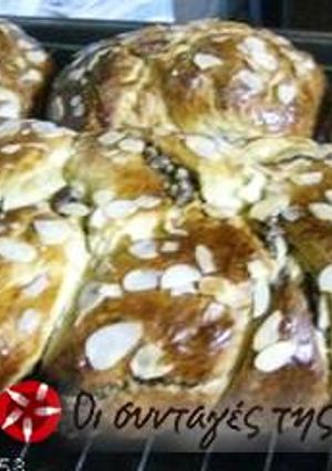 A picture of Zoe's tsoureki.
