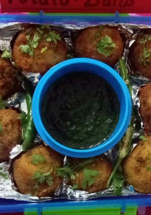 A picture of Bread potato balls.