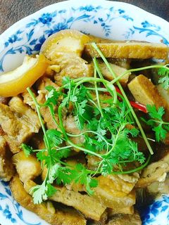 Hình của món Thịt kho chả cá.