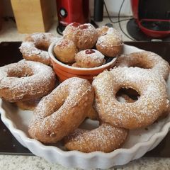 Doughnut rings and mini jam doughnuts. 🤗 A picture of Doughnut rings and mini jam doughnuts. 🤗.