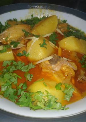 A picture of Chicken aloo gravy.