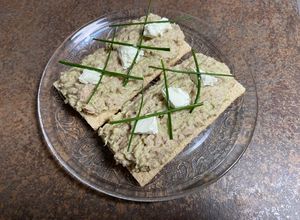 Une photo de Toast avocat thon sur sa cracotte