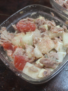 Una foto de Ensalada de melón, tomate, queso y atún1