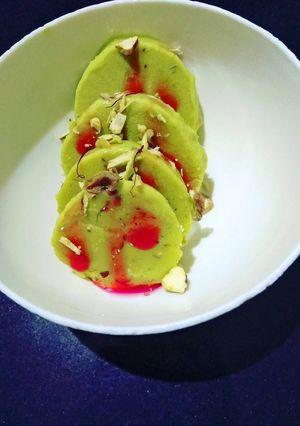 केसर पिस्ता कुल्फी (Kesar pista kulfi recipe in hindi) रेसिपी मुख्य फोटो