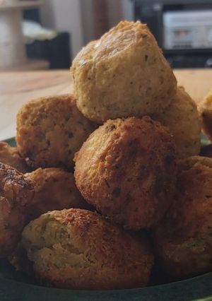 Una foto de Falafel (albóndigas de garbanzo)