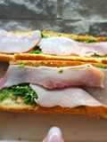 Sandwich la Aparat cu Crema de Patrunjel si Usturoi