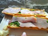 Sandwich la Aparat cu Crema de Patrunjel si Usturoi