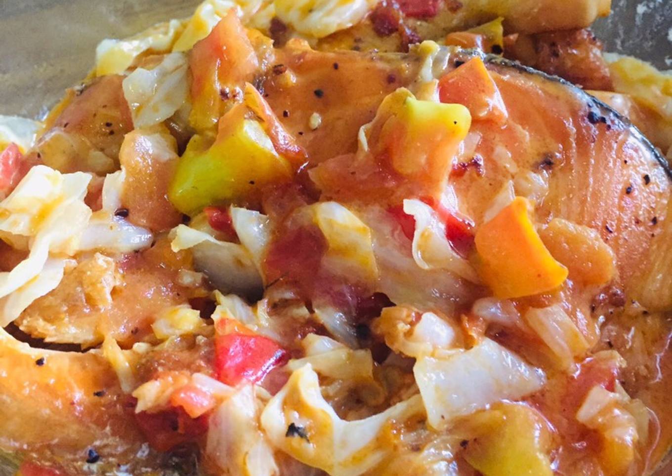 Salmon with tomato cheese