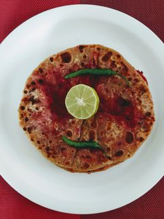 चुकंदर आलू स्टफ्ड पराठा (chukandar aloo stuffed paratha recipe in Hindi) रेसिपी मुख्य फोटो
