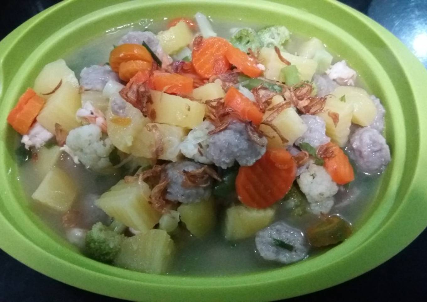 Sup udang dengan bakso sayuran