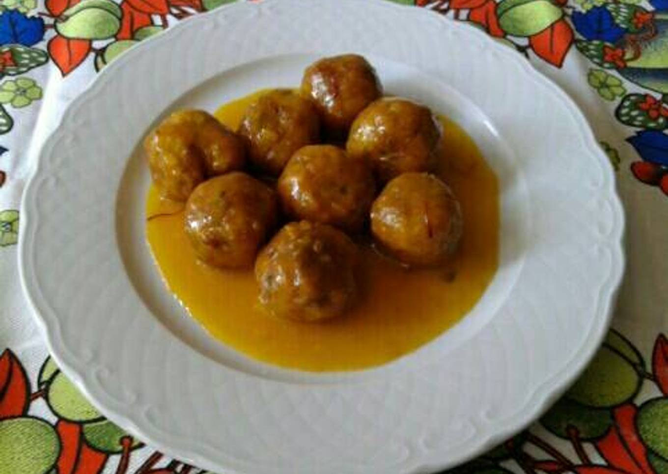 Albóndigas de pescada en salsa de azafrán