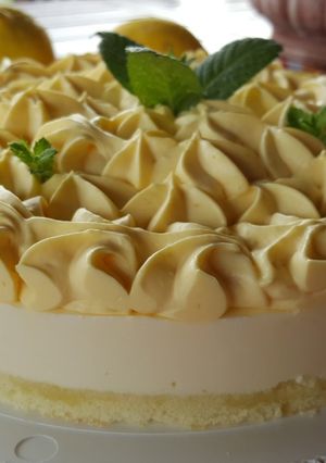 Foto di Tiramisù con mascarpone e crema di limone