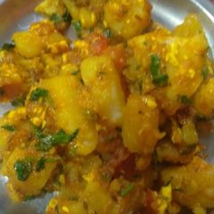 A picture of Rasile dahi aloo.