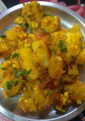 A picture of Rasile dahi aloo.