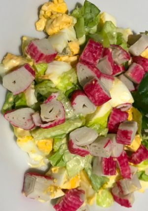 Una foto de Ensalada de palitos de cangrejo