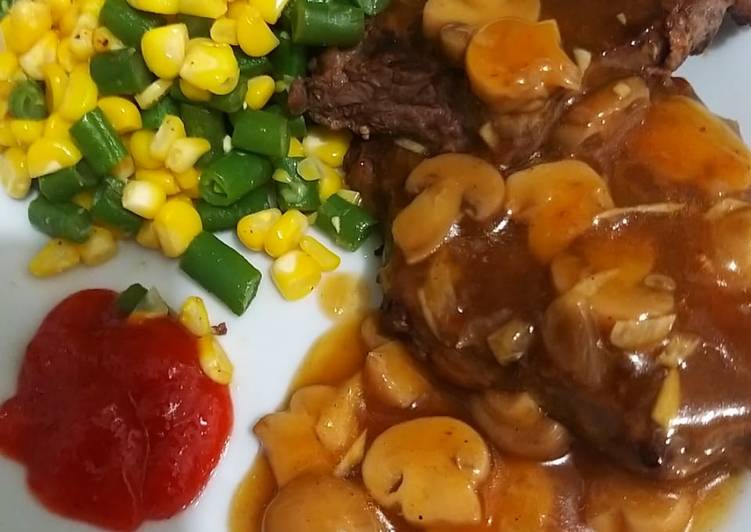 Cara Gampang Membuat BBQ Steak with Mushroom Sauce, Bisa Manjain Lidah