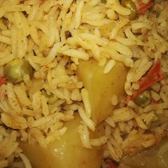 A picture of Alo matar biryani.