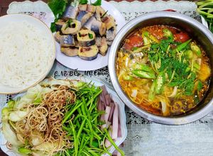 Hình của món Lẩu cá tầm măng chua.