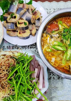 Hình của món Lẩu cá tầm măng chua.