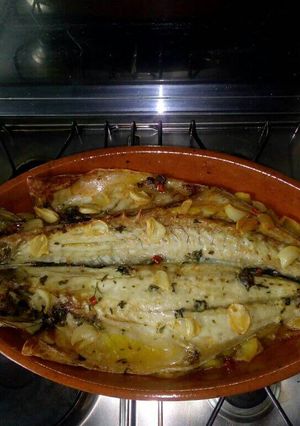 Foto principal de Lubina salvaje al horno a la espalda 