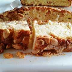Una foto de Pastel anisado con almendras y manzanas
