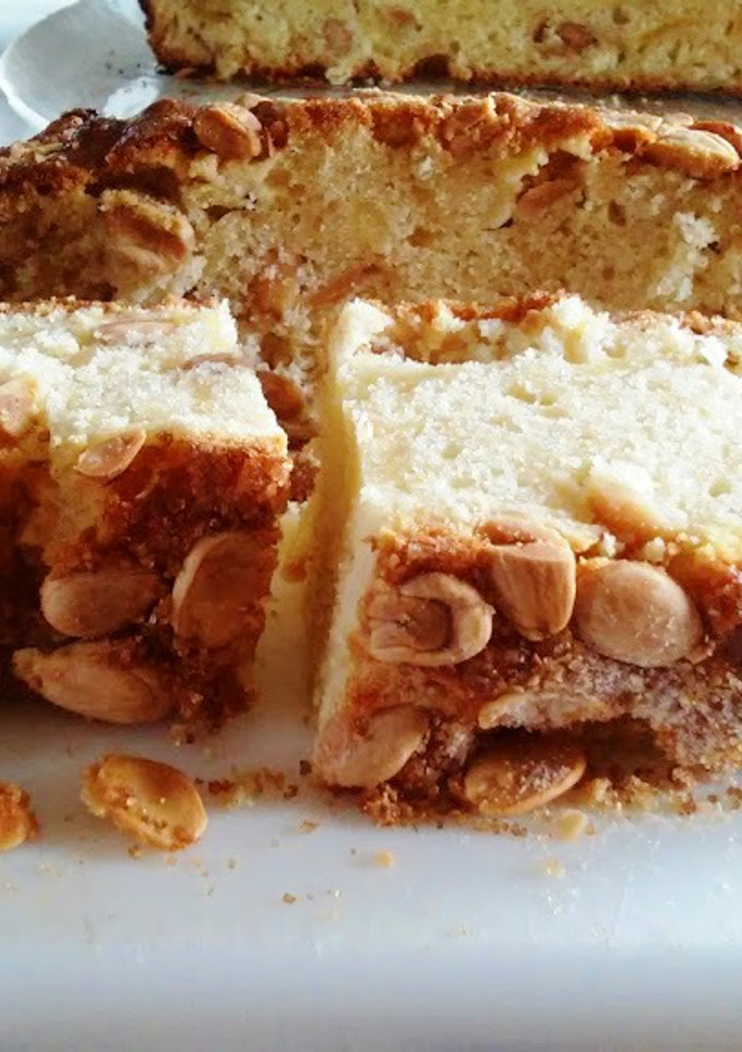 Una foto de Pastel anisado con almendras y manzanas