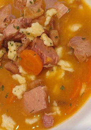 Bableves Füstölt Hússal és csipetkével (kuktában vagy sem) recept fotója