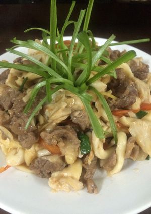Hình của món Bò xào nấm sò.
