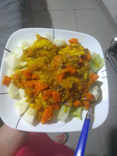 Una foto de Pollo sudado con verduras