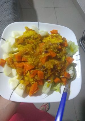 Una foto de Pollo sudado con verduras