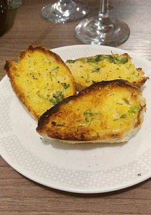 Una foto de Tostadas al ajillo