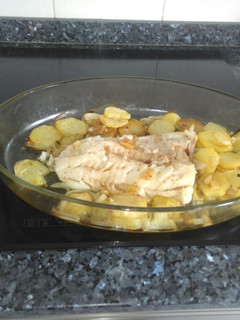 Foto principal de Lomo de merluza al horno con patatas